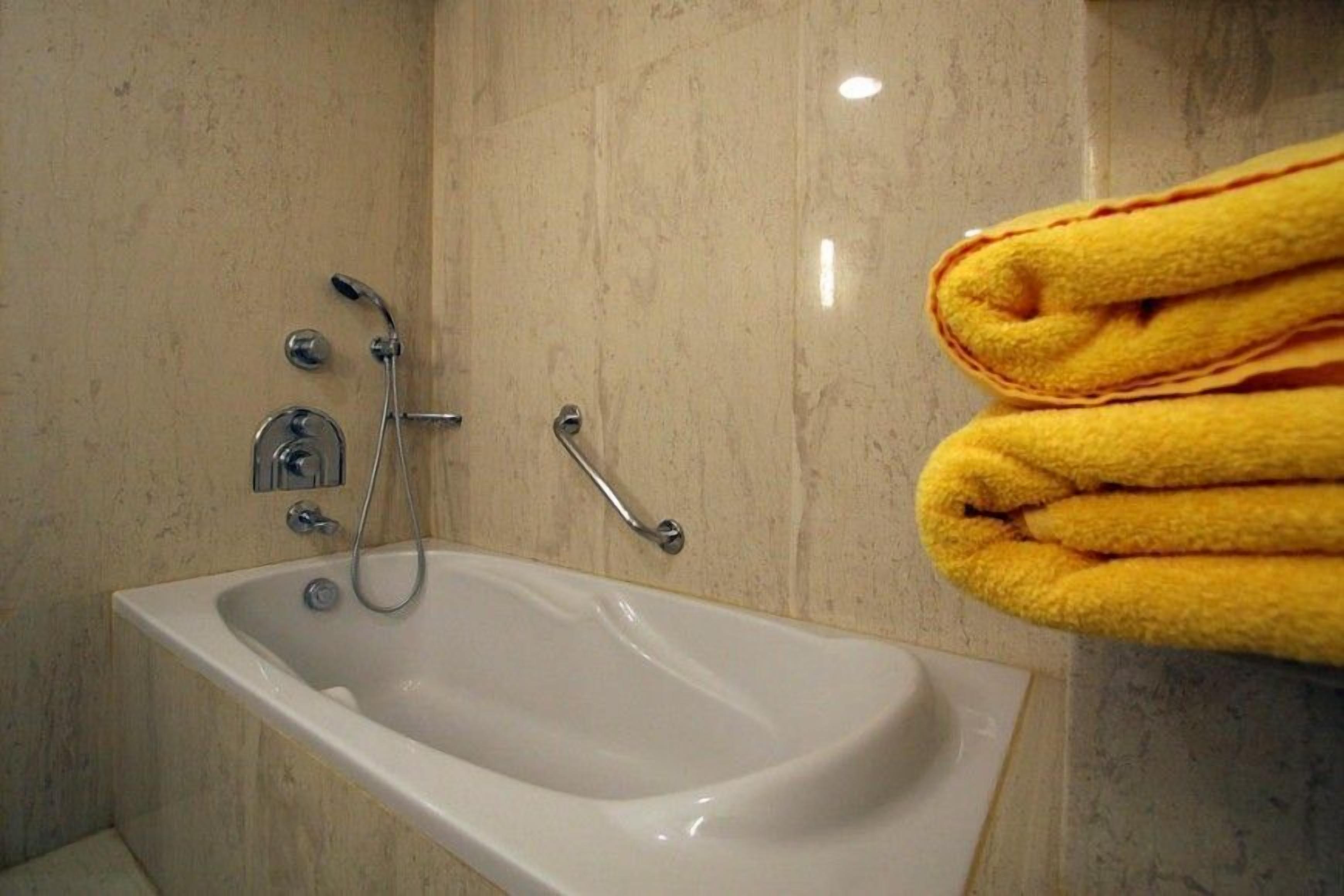 deep-soaking bathtub