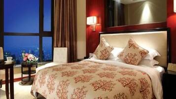 Premium bedding, down comforters, minibar, in-room safe