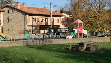 Área de juegos infantiles al aire libre