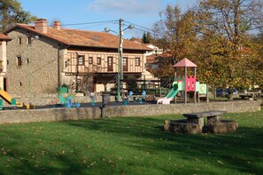 Children’s play area – outdoor