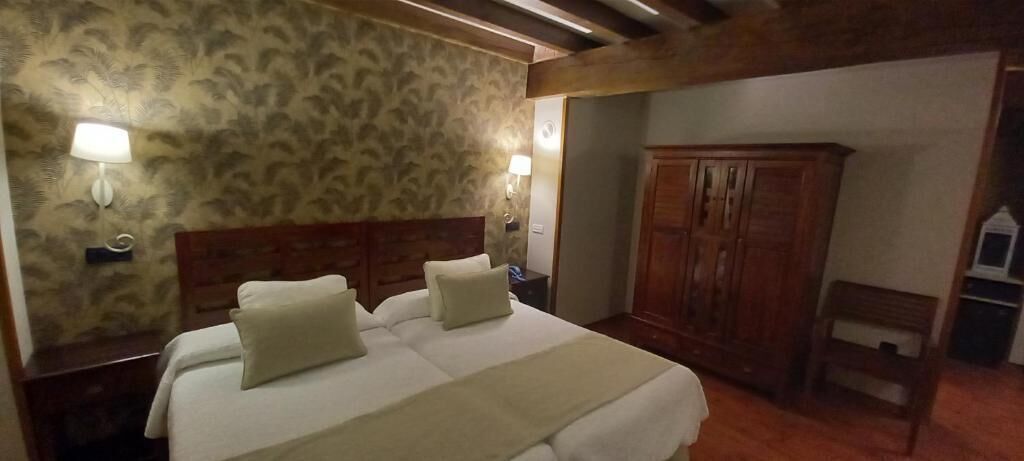 Habitación doble superior | Minibar, caja fuerte, escritorio y wifi gratis