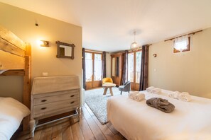 Familien-Vierbettzimmer, mit Bad, Bergblick (Marmottes) | Reisekinderbett, kostenloses WLAN, Bettwäsche