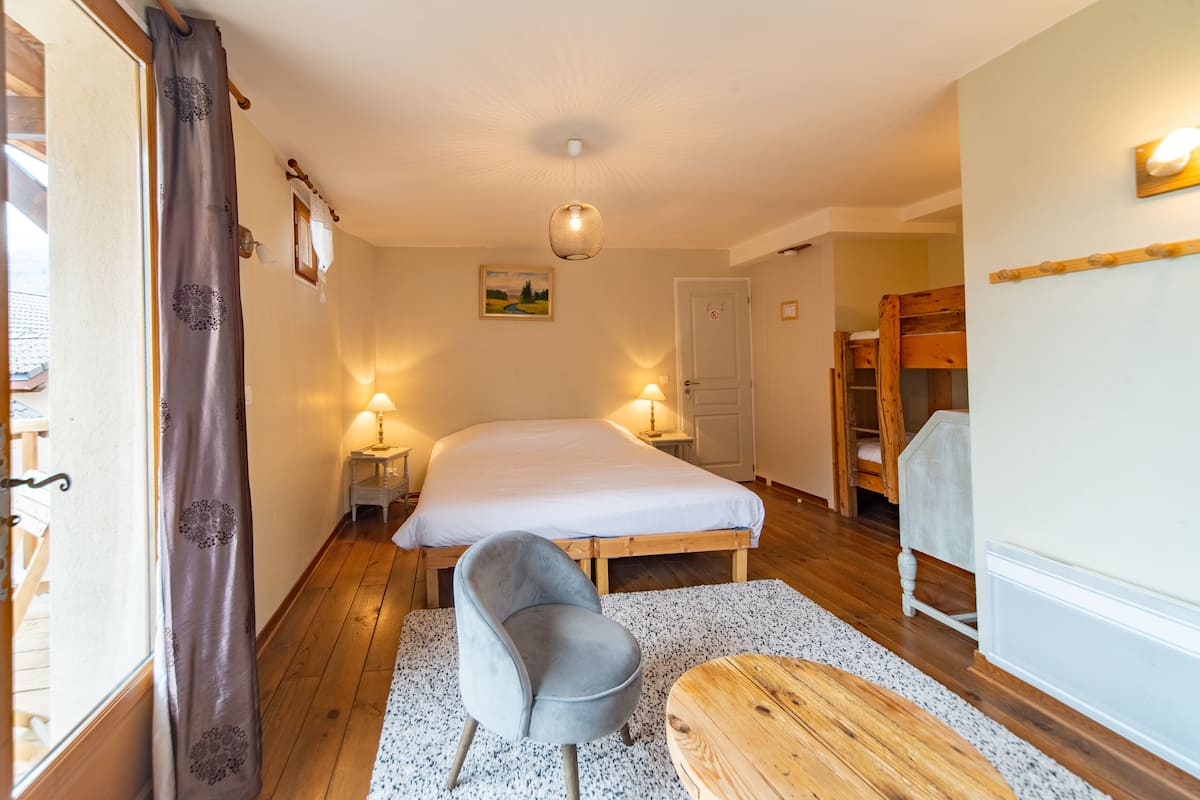Quadrupla familiare, bagno in camera, vista montagna (Marmottes)