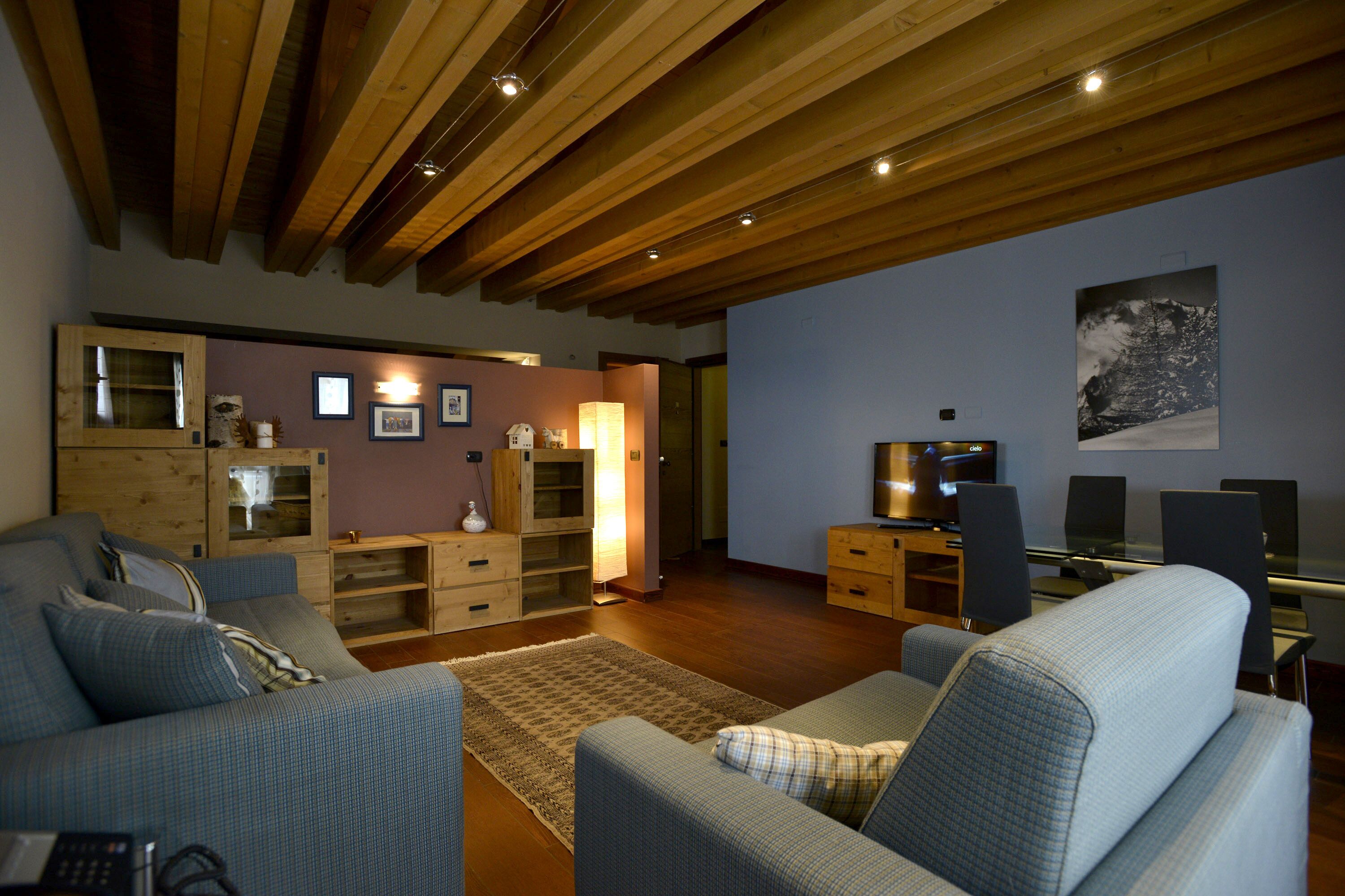 suite | living area | 32-inch smart tv with digital channels, tv