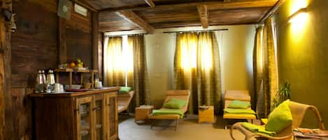 Couples treatment rooms, sauna, spa tub, steam room, Turkish bath