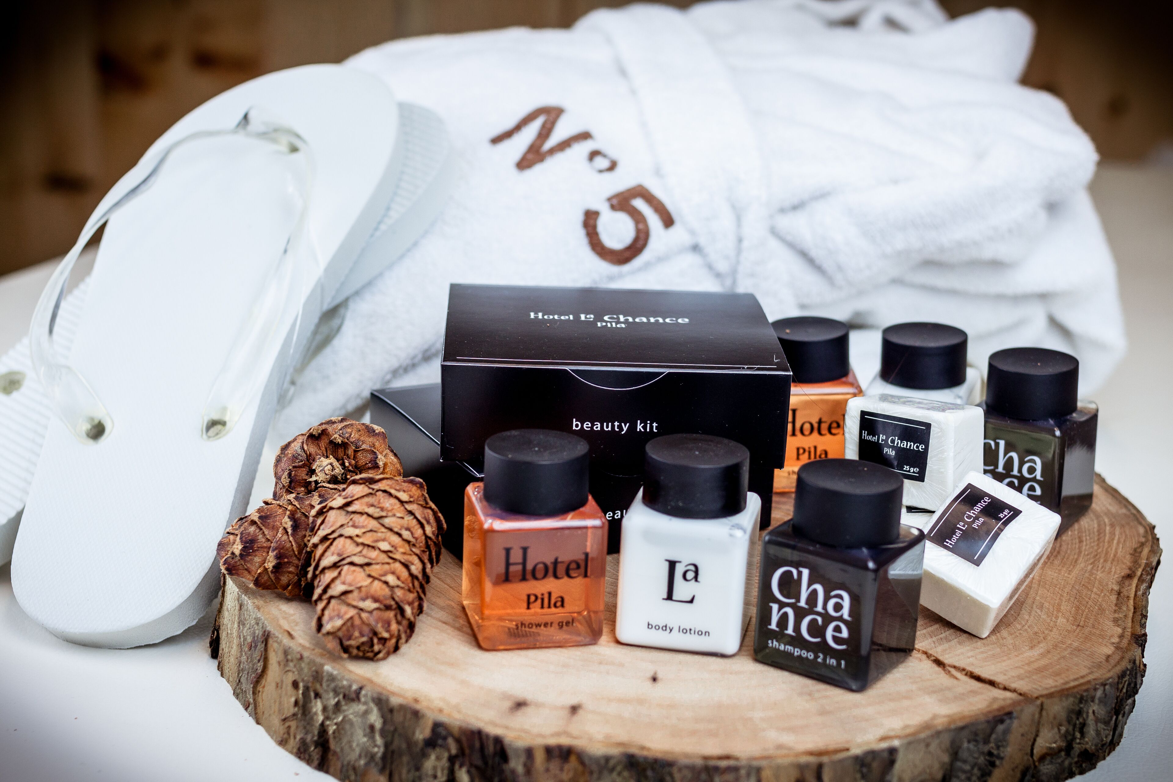 couples treatment room(s), sauna, hot tub, steam room