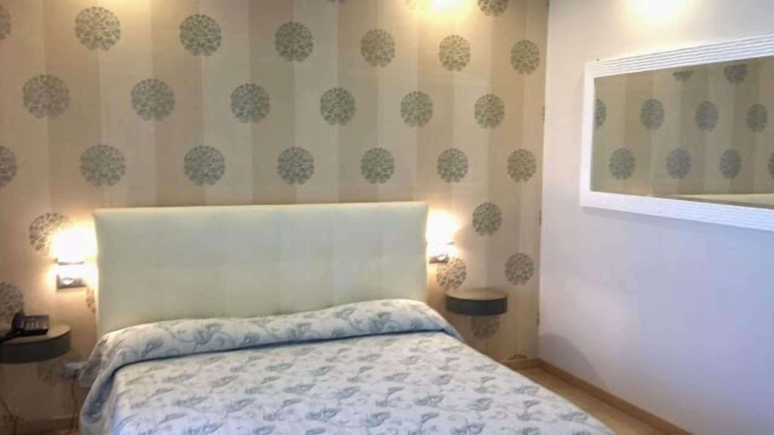 double room | premium bedding, minibar, in-room safe, desk