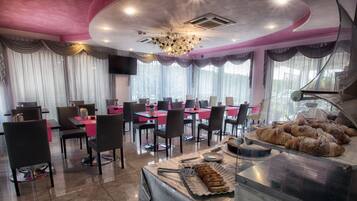 Colazione a buffet a pagamento, servita tutte le mattine