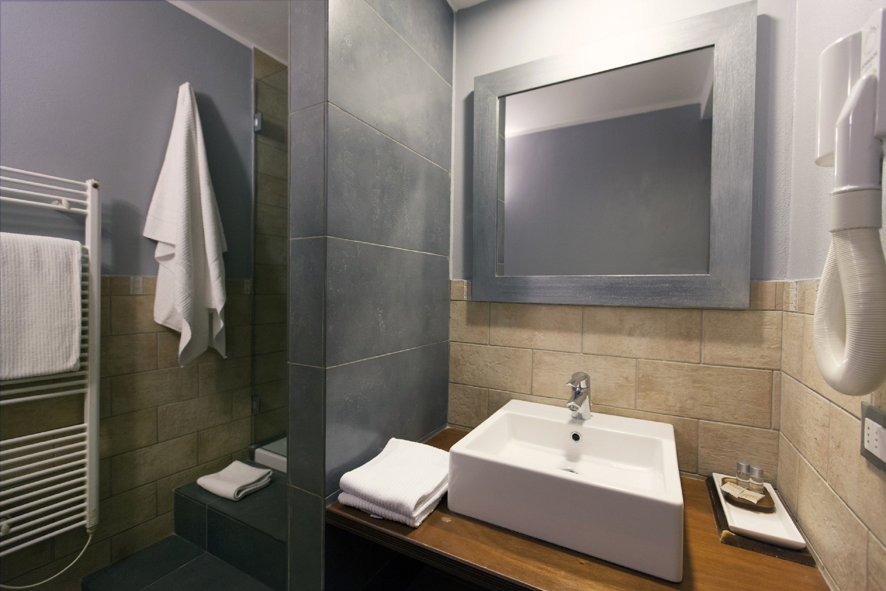 Classic Room, 1 Bedroom, City View (L'Ancora 2) | Bathroom | Shower, free toiletries, hair dryer, bidet