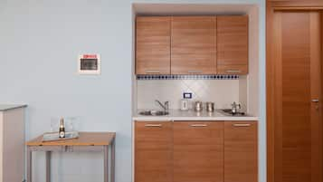 Comfort Room, 1 Bedroom (L'Ancora con Terrazza) | Private kitchen | Fridge, cleaning supplies