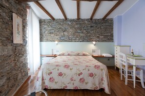 Habitación clásica, 1 habitación, vista a la ciudad (L'Ancora1) | Escritorio, wifi gratis y ropa de cama 