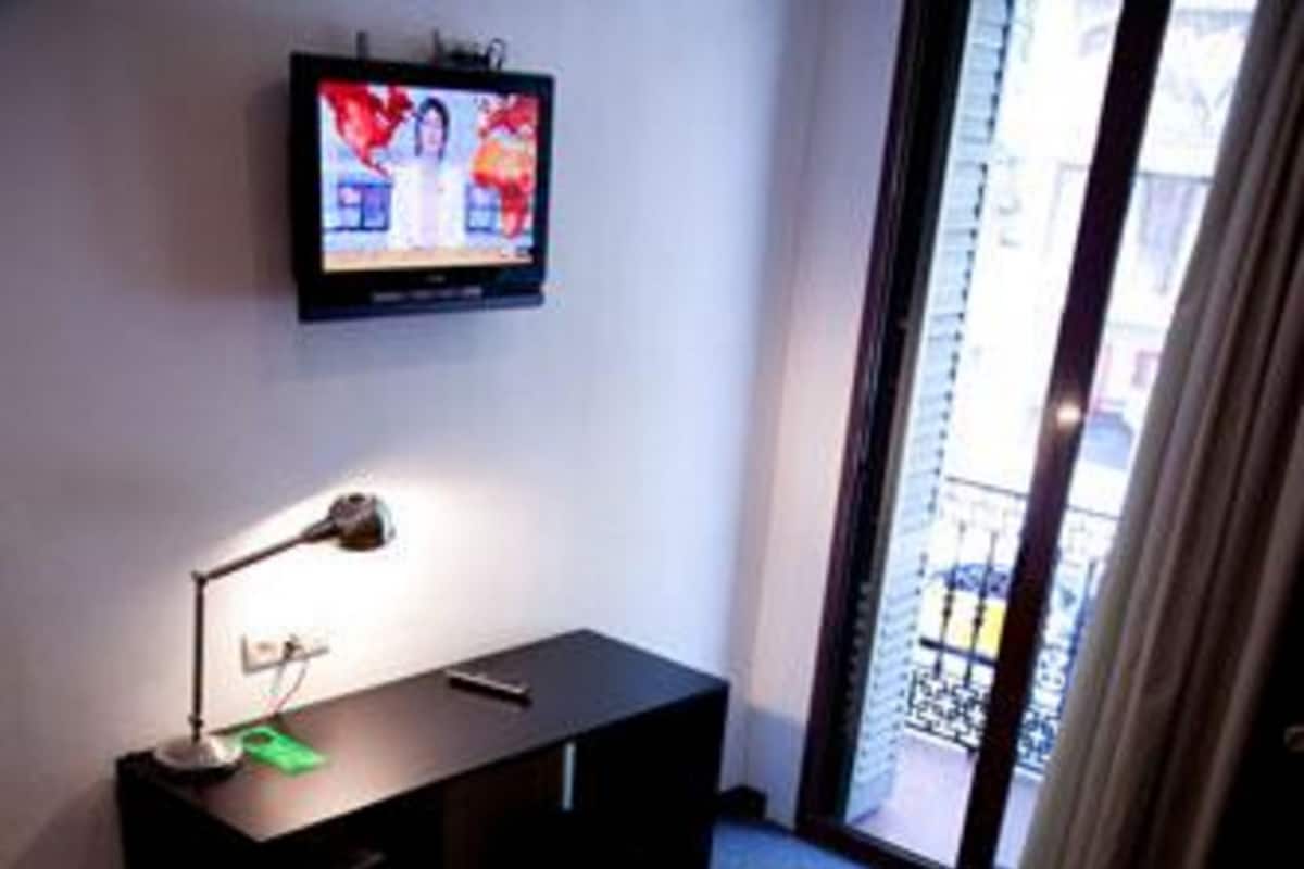 Twin Room | In-room safe, soundproofing, iron/ironing board (on request)