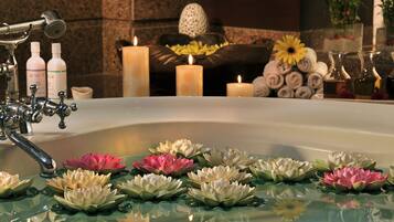Sauna, hot tub, steam room, body treatments, aromatherapy, body wraps