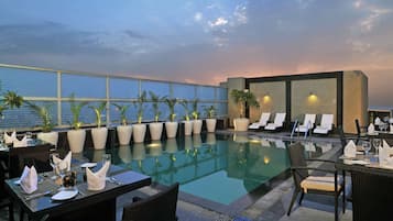 Outdoor pool, pool umbrellas, sun loungers