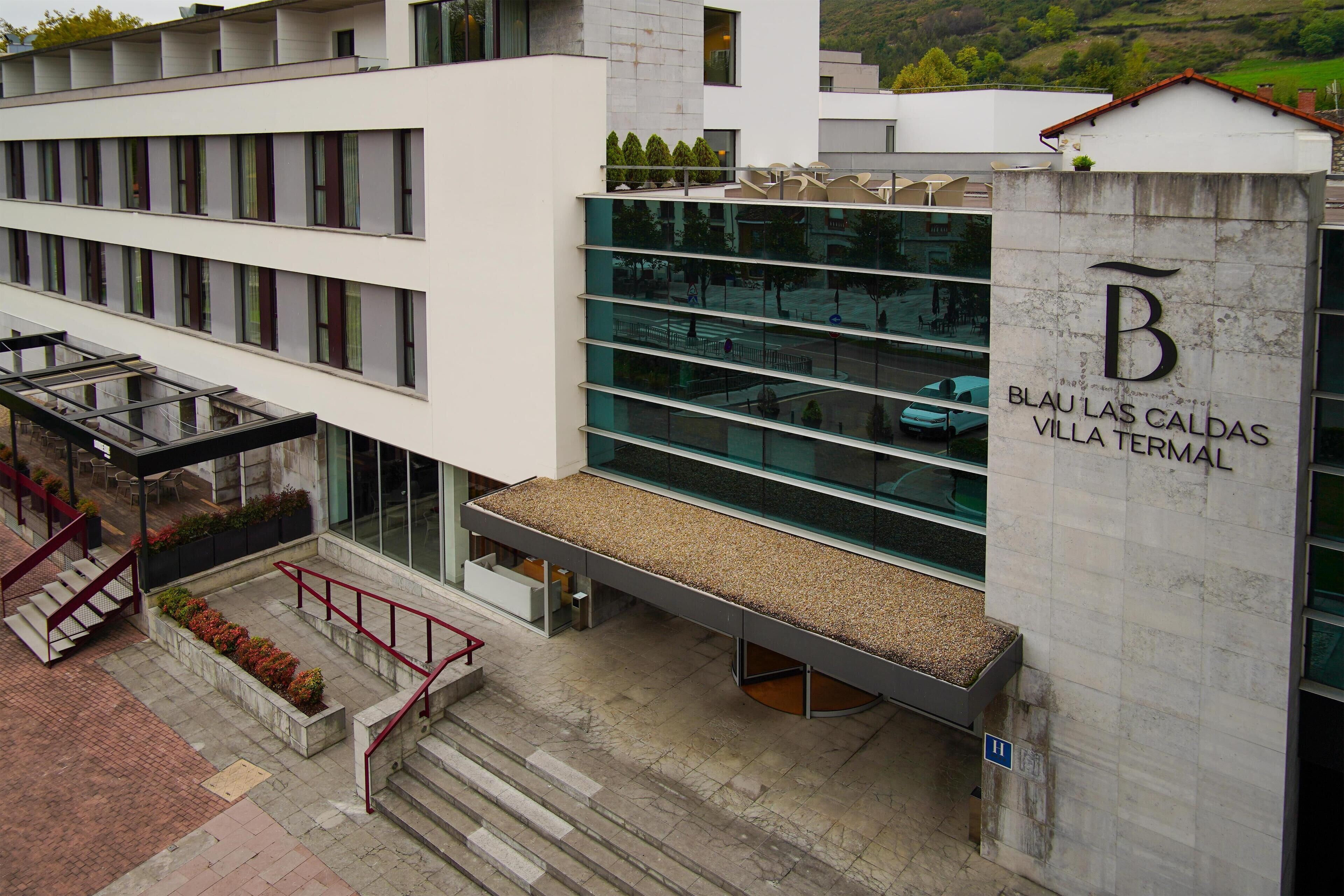A modern building with a sign reading "Blaul Las Caldas Villa Termal".