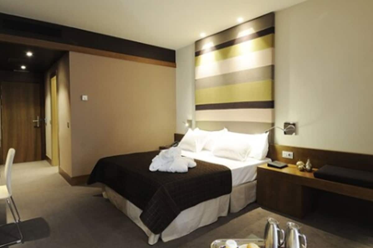 minibar, in-room safe, desk, soundproofing
