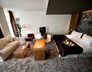 Minibar, in-room safe, desk, soundproofing