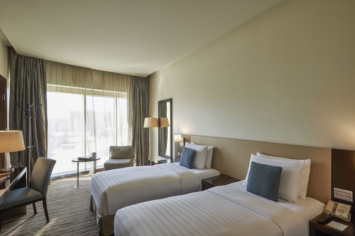 Sábanas de algodón egipcio, colchones con pillow-top y minibar 