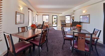 Executive Plus Inn & Suites