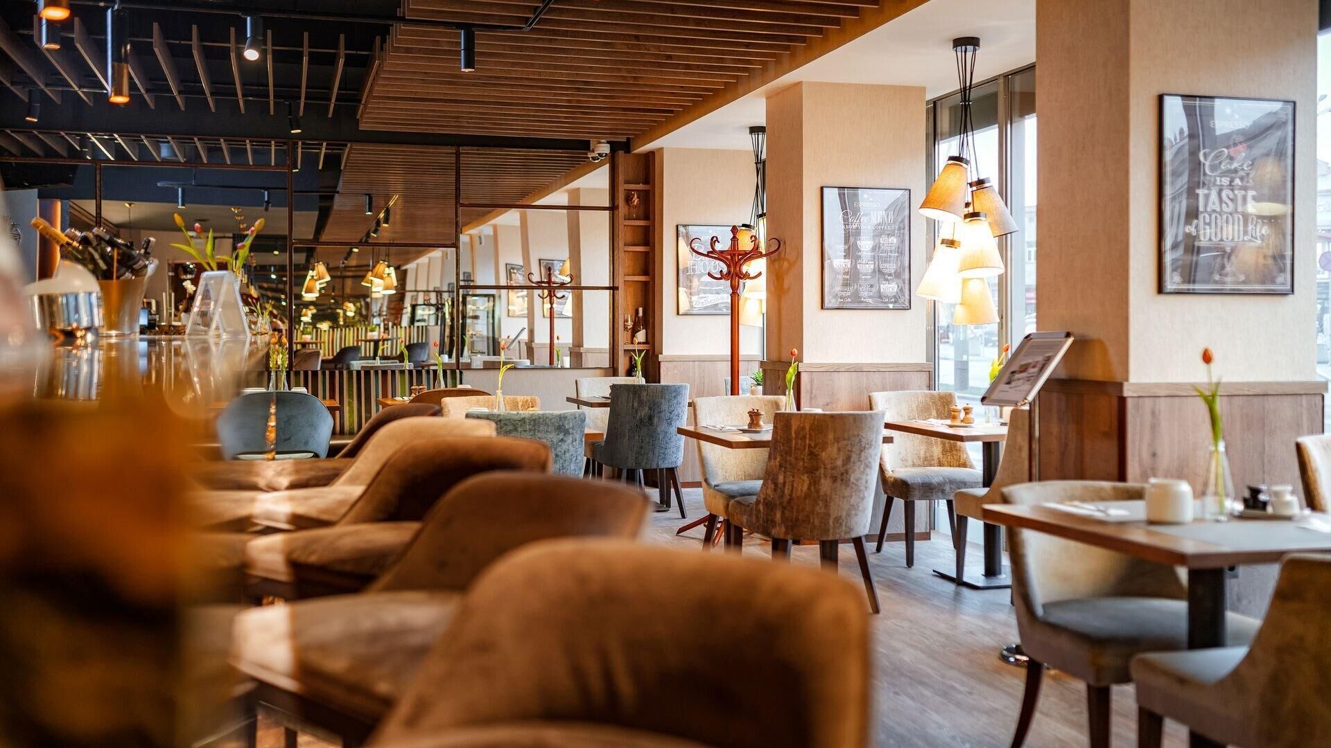 Sarapan, makan tengah hari, makan malam dihidangkan; masakan Poland 