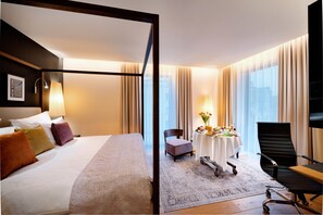 Deluxe Room, 1 King Bed | Premium bedding, in-room safe, desk, laptop workspace