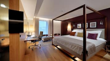 Ropa de cama de alta calidad, caja fuerte, escritorio