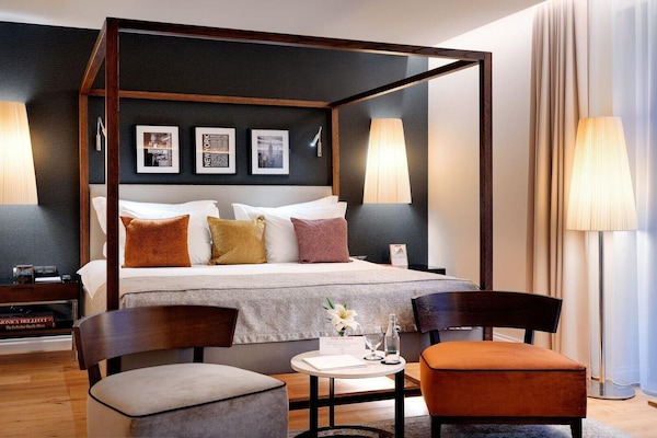 Premium bedding, in-room safe, desk, laptop workspace