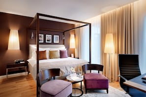 Premium bedding, in-room safe, desk, laptop workspace