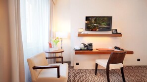 Ropa de cama de alta calidad, caja fuerte, escritorio