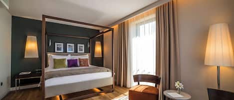 Habitación Premium, 1 cama King size | Ropa de cama de alta calidad y caja de seguridad en la habitación