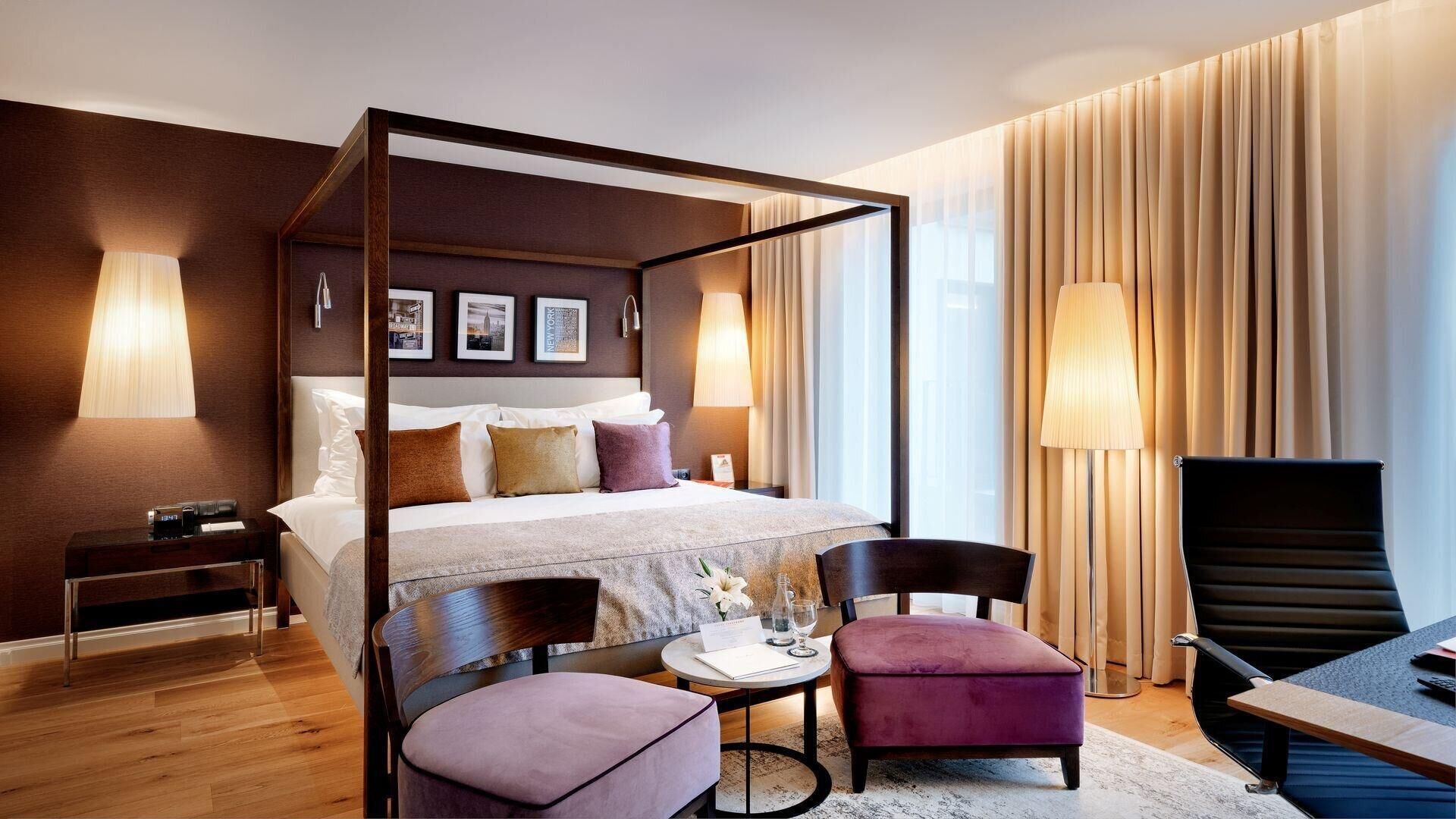 Premium Room, 1 King Bed | Premium bedding, in-room safe, desk, laptop workspace