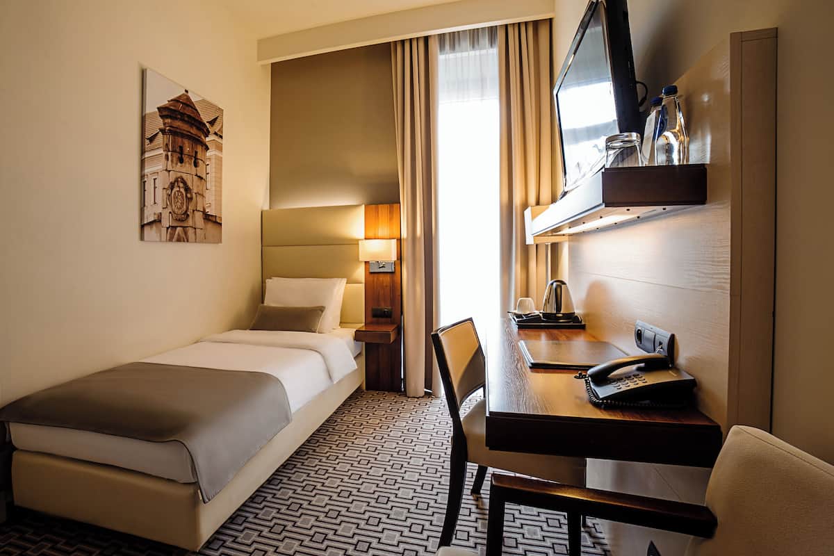 economy single room, 1 single bed | premium bedding, in-room safe, desk, laptop workspace