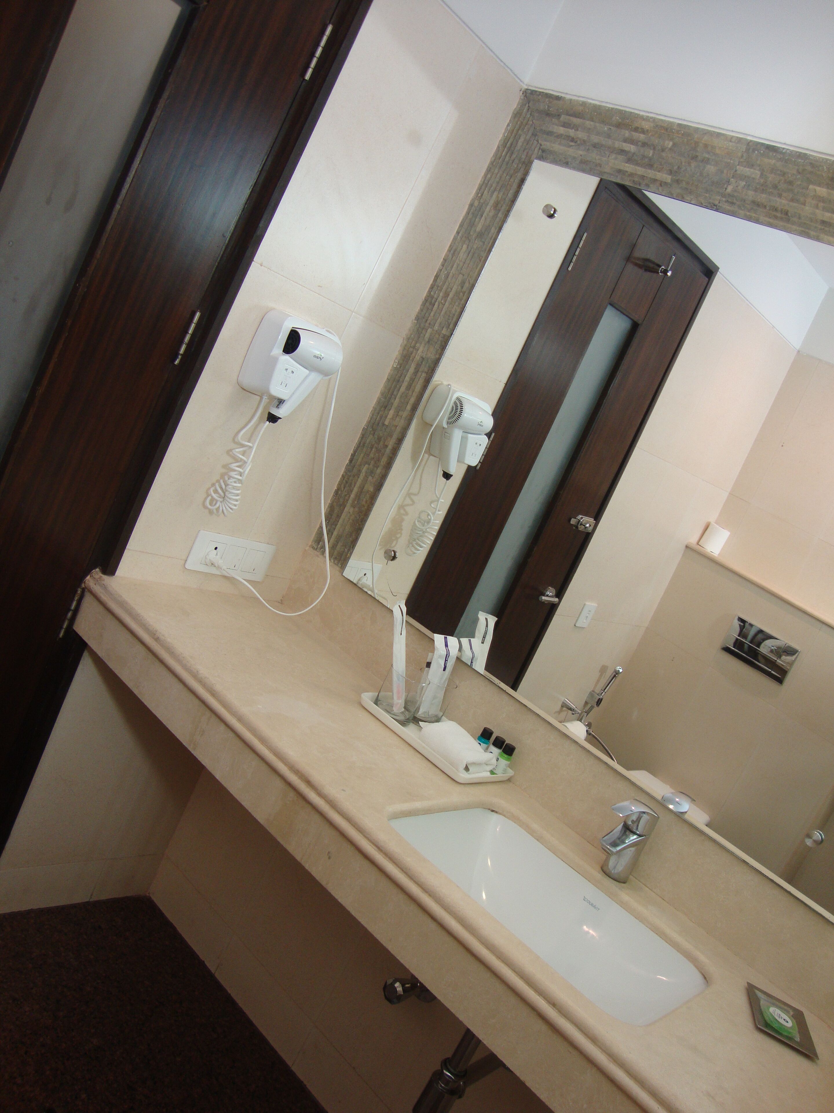 shower, rainfall showerhead, free toiletries, hair dryer