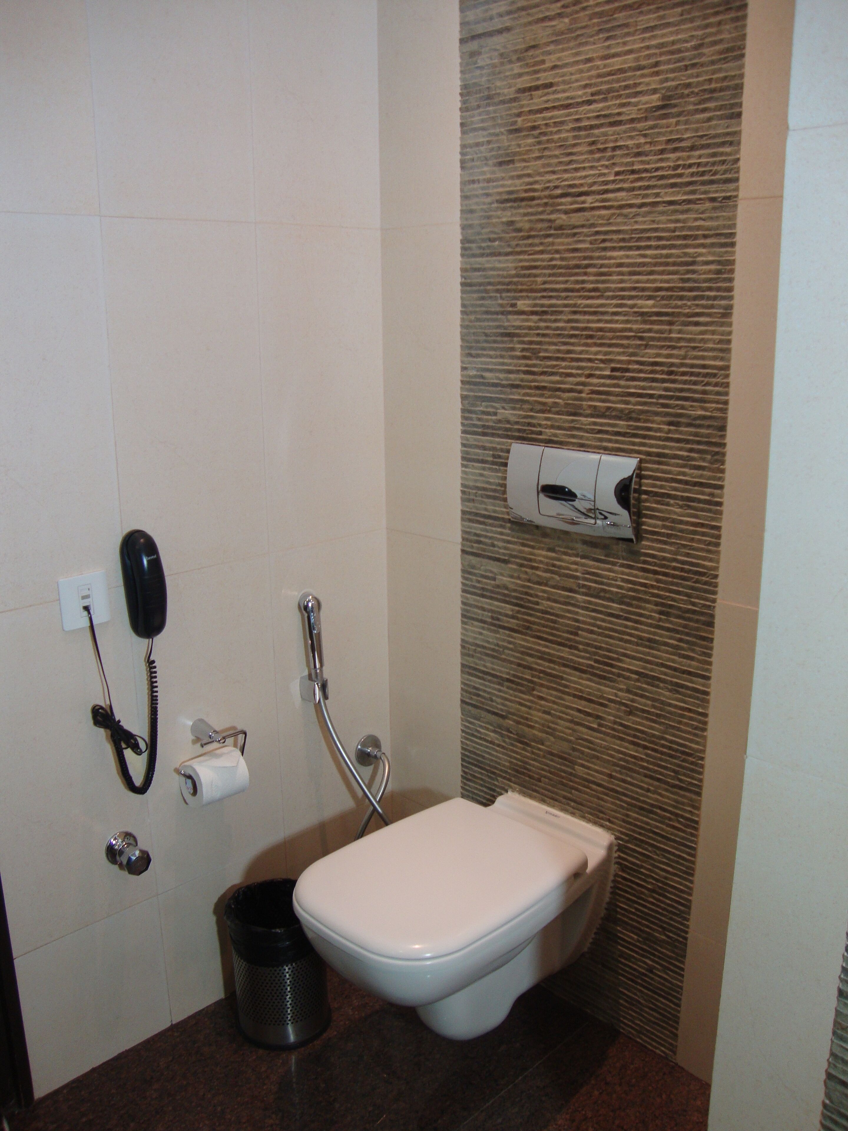 standard room, 1 king bed, smoking | bathroom | shower, rainfall showerhead, free toiletries, hair dryer