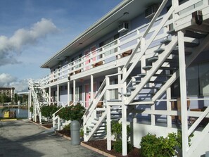 Exterior - The Holiday Court Motel (Fort Myers Beach)