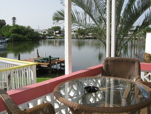 套房, 1 張特大雙人床, 海灣景 | 陽台景觀