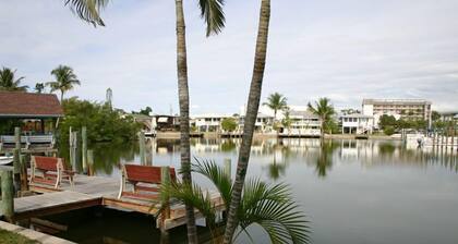 The Holiday Court Motel