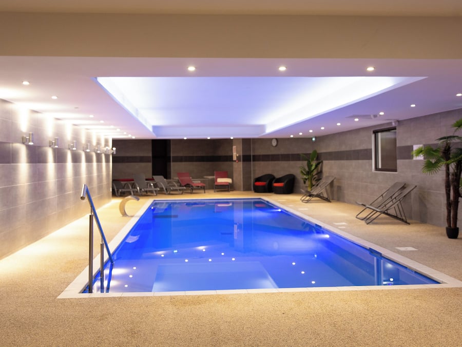 Innenpool, LiegestĂŒhle