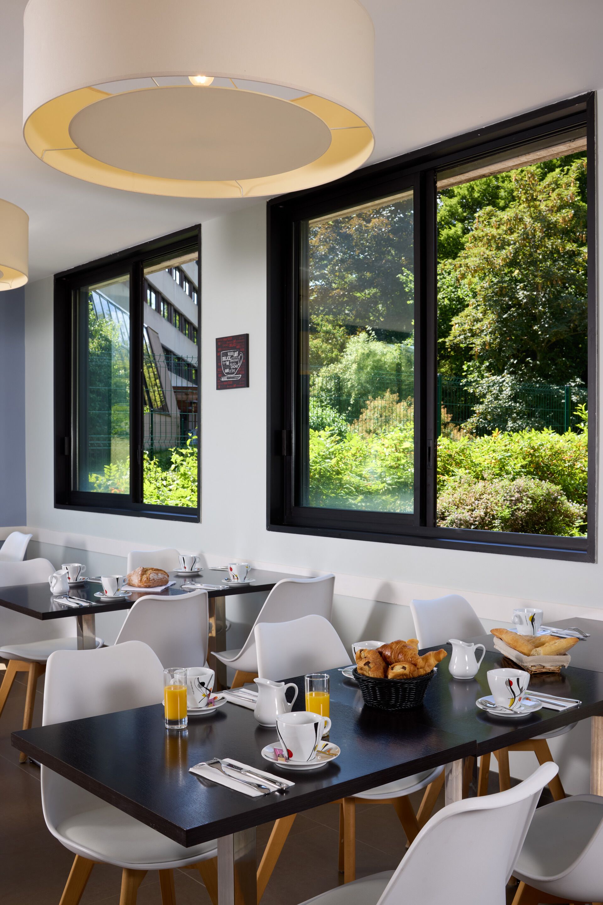 Petit déjeuner buffet servi tous les jours en supplément