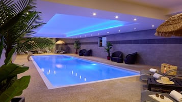 Indoor pool, sun loungers