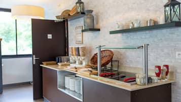 Daily buffet breakfast (EUR 16.90 per person)