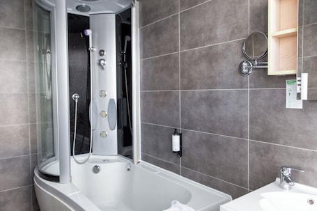 Free toiletries, towels. Zenitude Swiss Apparthotels