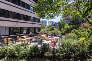 BBQ/picnic Area - Zenitude Swiss Apparthotels (Ferney-Voltaire)