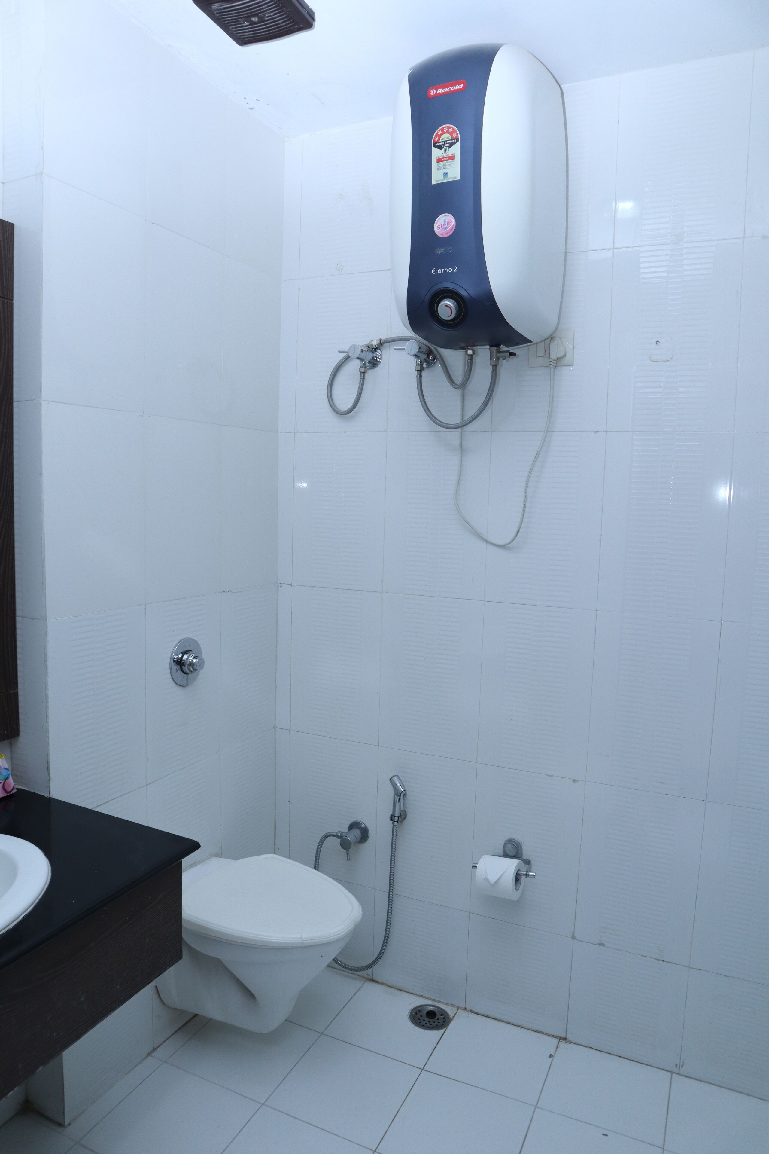 shower, rainfall showerhead, free toiletries, bathrobes