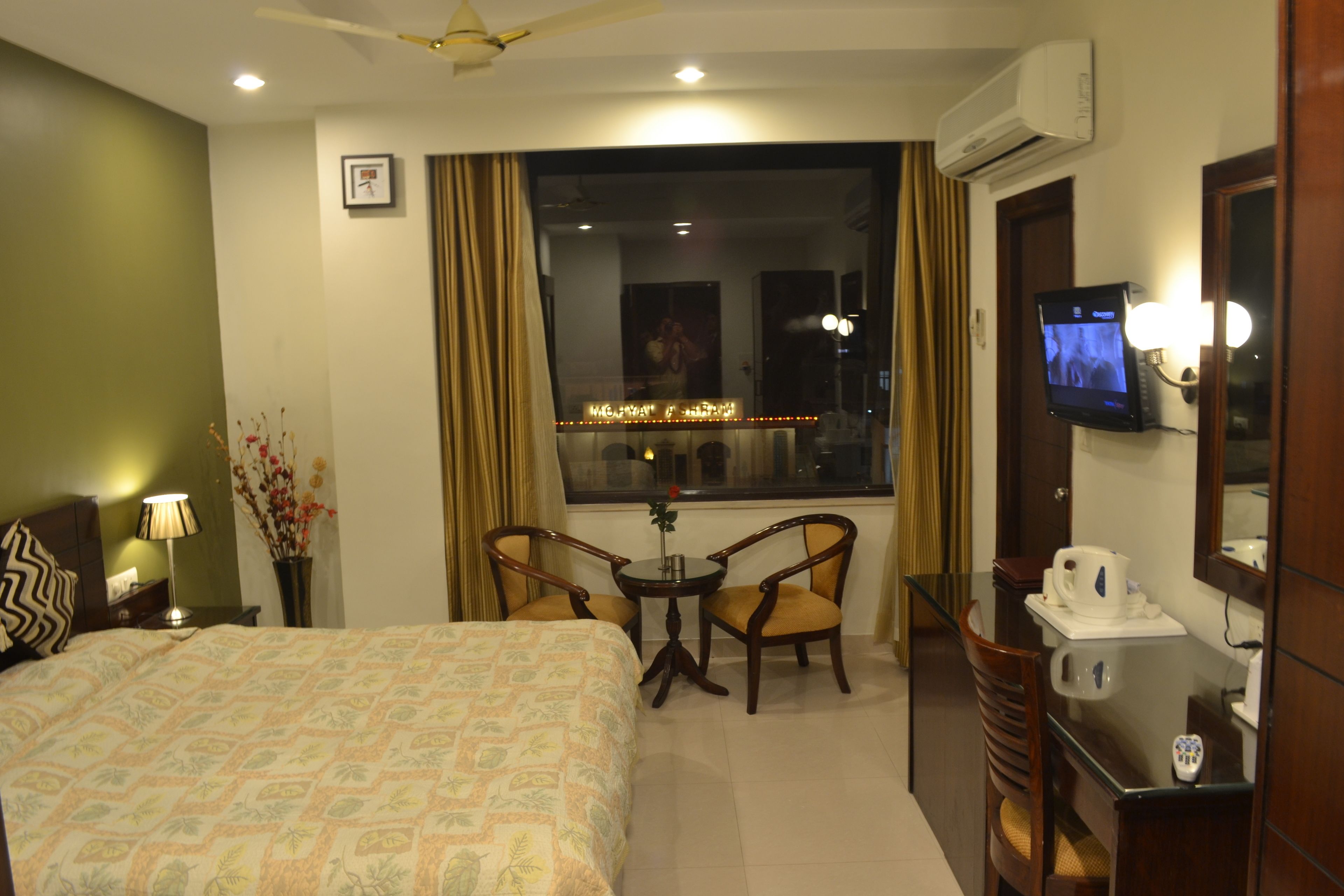 Skrivebord, sengetøy og rullestolvennlig