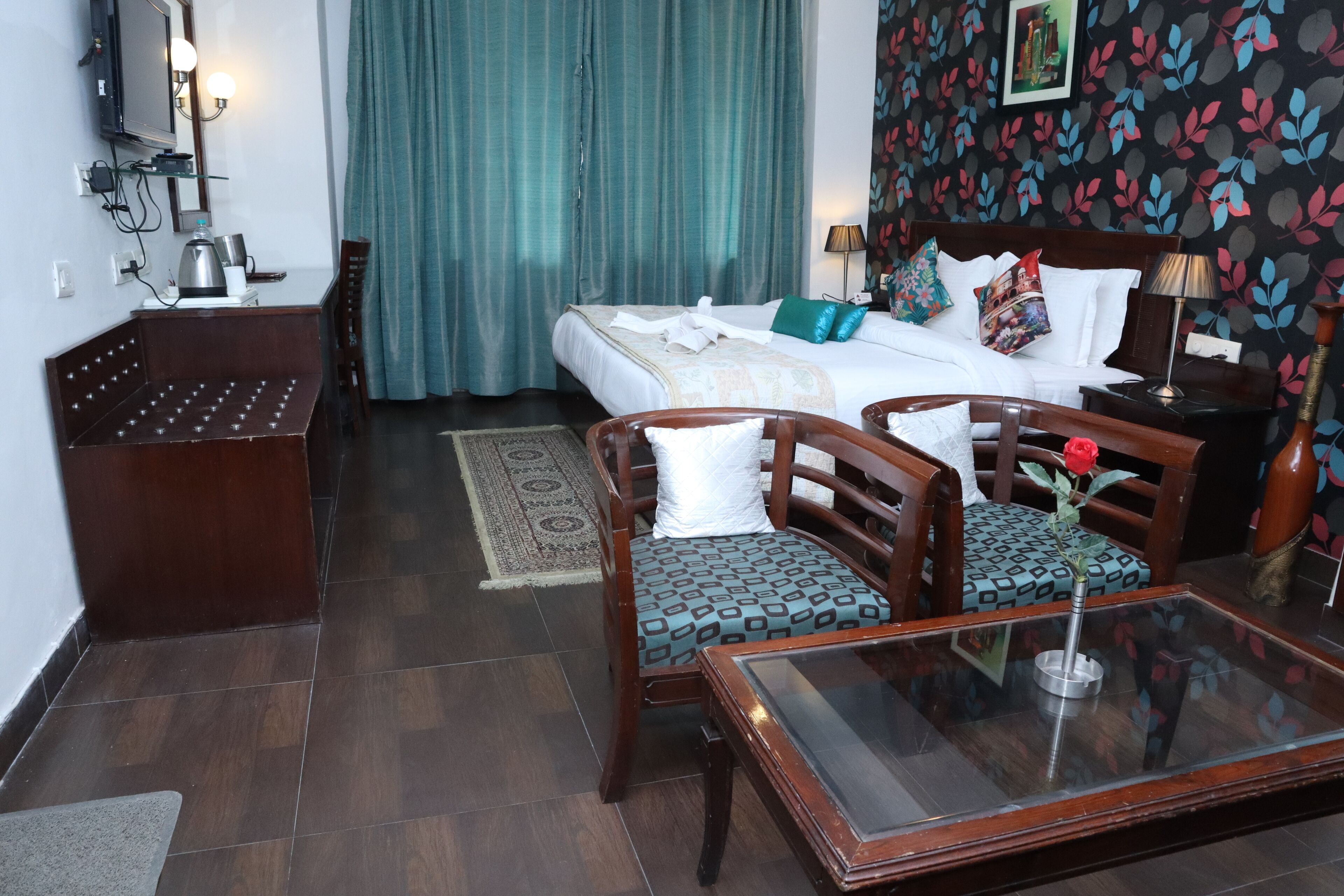 desk, bed sheets, wheelchair access