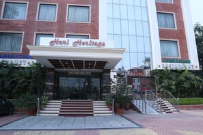 Front of property – evening/night - Hotel Hari Heritage (Haridwar)