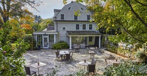 Front of property - Bedford Post Inn (Bedford)