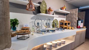 Petit déjeuner buffet servi tous les jours en supplément