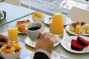 Daily buffet breakfast for a fee - Novotel Suites Malaga Centro (Málaga)